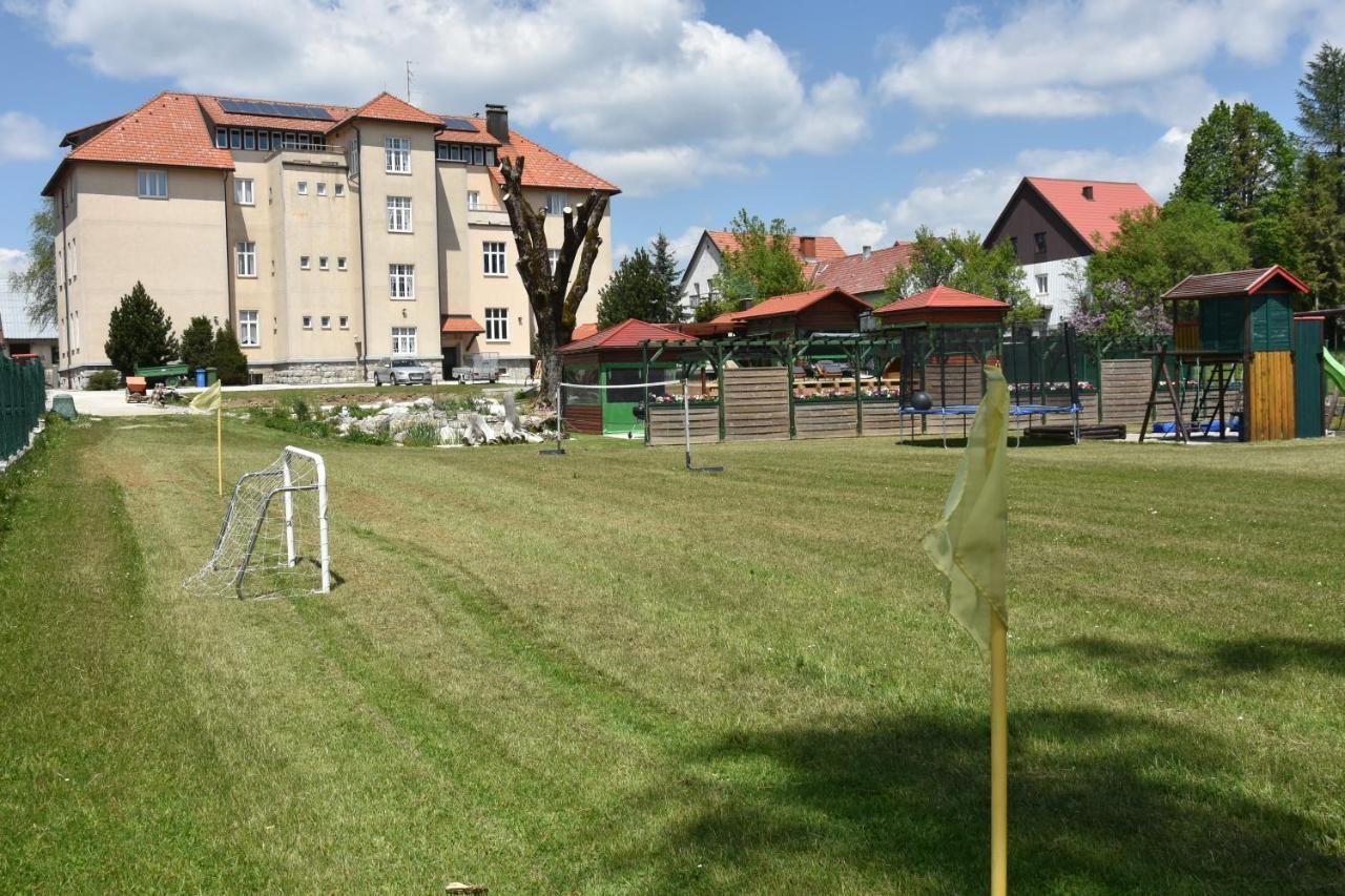 Apartments And Rooms Kod Eli Ravna Gora Exteriör bild